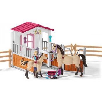 Schleich 42369 Stáj s koňmi Arabskými a ošetřovatelkou