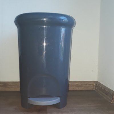 Benco Pedálový odpadkový koš ALEN plastový objem 14 L černá
