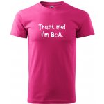 Trust me I´m BcA. Věř mi jsem BcA. Klasické pánské triko purpurová – Hledejceny.cz