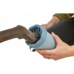 Trixie Tlapkomyčka S-M silikon/plast modrá – Zboží Dáma