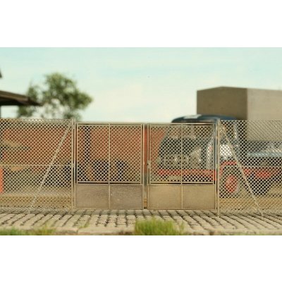 Model Scene TT Brány a branky k plotu 2 metry vysoký 41131 – Zboží Dáma
