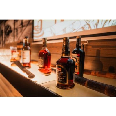 Svět rumů 7.1.2026 - 1 osoba, Podpalubí Warehouse #1 Praha, 1-2 hod – Zboží Dáma