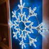 Vánoční osvětlení DECOLED LED světelná vločka závěsná 80 cm ledově bílá