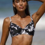 Plavková vyztužená podprsenka s potiskem Tabika s kosticemi potisk černá bílá – Zboží Dáma