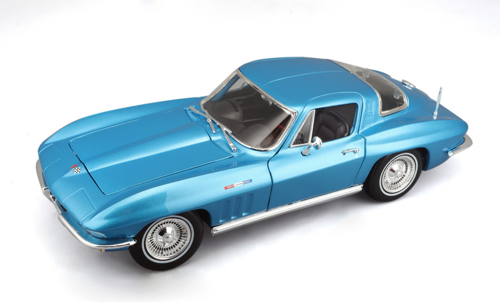 Maisto 1965 CHEVROLET CORVETTE metal svetlo modrý 1:18