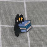 Pinarna Černá kočka se stohem knih – Zboží Dáma