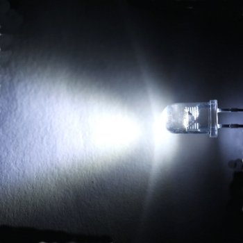 Optosupply LED 5mm stud. bílá 5800mcd/60° čirá