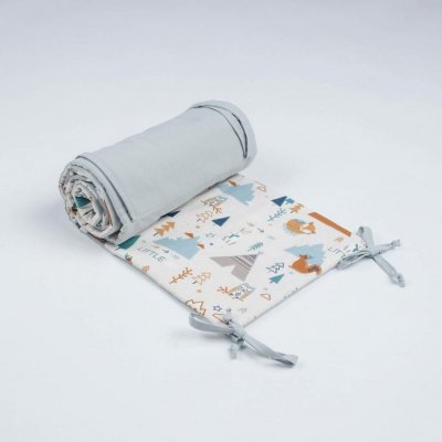 Tulimese Mantinel do postýlky béžové teepee šedozelený UMÍSTĚNÍ MANTINELU: MANTINEL ZAKRÝVAJÍCÍ ČELA A JEDNU DLOUHOU STRANU POSTÝLKY, VOLBA ROZMĚRU POSTÝLKY: MANTINEL PRO POSTÝLKU 120 X 60 CM – Zboží Dáma