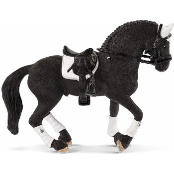 Schleich 42456 Klisna trakénského koně jezdecký turnaj