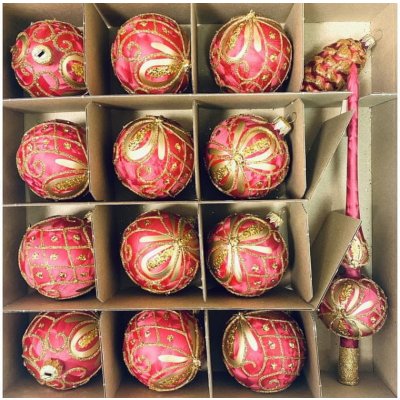 IRISA LUXUSNÍ SET Vánoční ozdoby KATRIN - červené dekor ornamenty , BOX 39  ks od 2 200 Kč - Heureka.cz