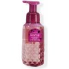 Mýdlo Bath & Body Works pěnové mýdlo na ruce Strawberry Pound Cake 259 ml