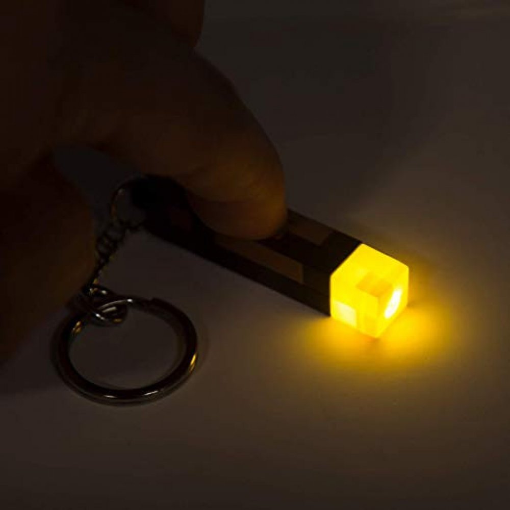 Přívěsek na klíče Minecraft 3D Light Up Torch Keychain | Srovnanicen.cz