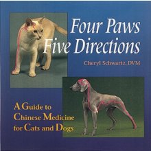 Four Paws, Five Directions: A Guide to Chinese Medicine for Cats and Dogs Schwartz CherylPaperback