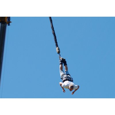 Bungee jumping z jeřábu v Olomouci, Videozáznam, 2 osoby / tandem, Seskok z výšky 50 metrů – Hledejceny.cz
