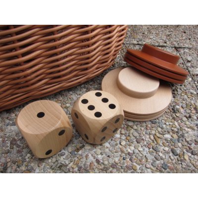 Vrhcáby velké dřevěné Hra +: banner (180x180cm) – Sleviste.cz