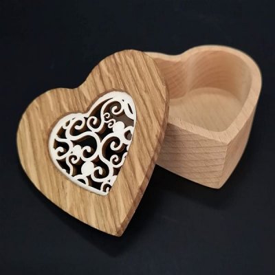 AMADEA Dřevěná krabička ve tvaru srdce, masivní dřevo s vkladem z topolové překližky, 8x8x3 cm