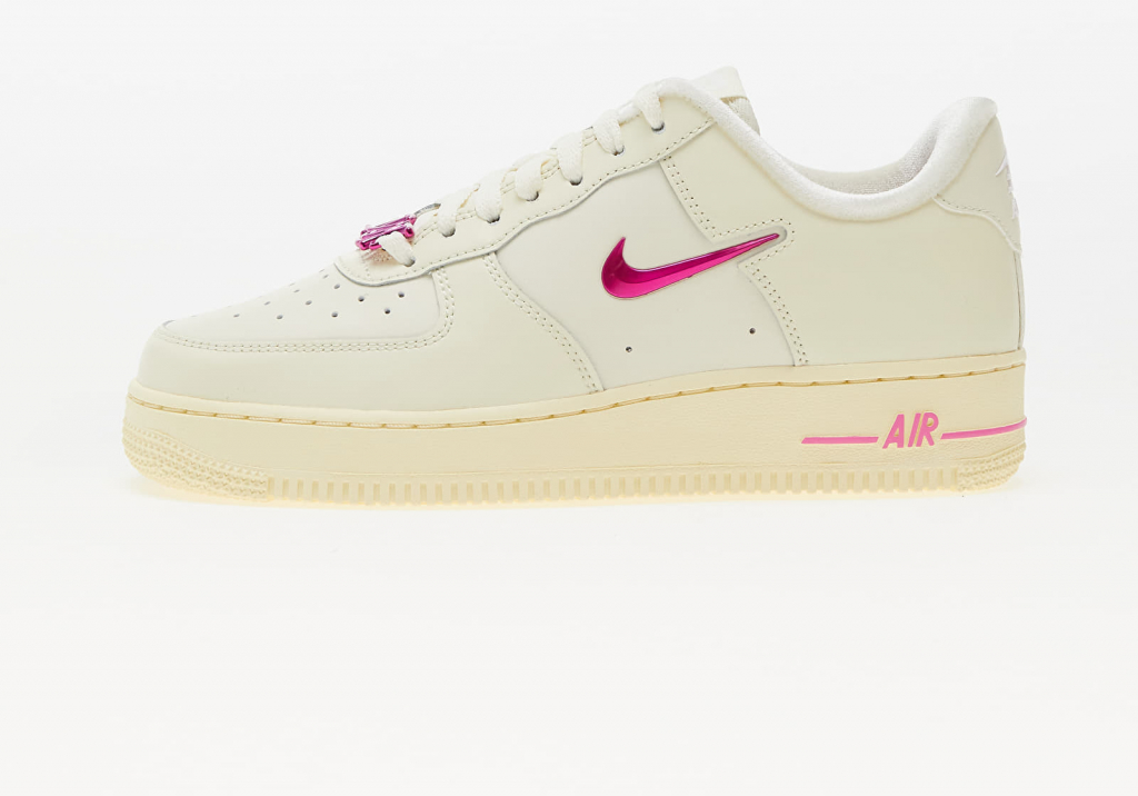 Nike Air Force 1 \'07 Se coconut milk/ playful pink-alabaster