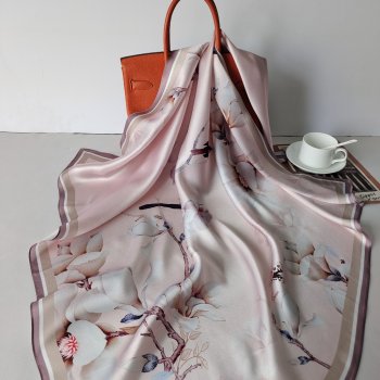 hedvábný šátek pastelový s magnolií v dárkovém balení