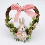 DECOLED Velikonoční věnec ve tvaru srdce, prům. 28x8x28 cm, proutí, květy a zajíc – Sleviste.cz