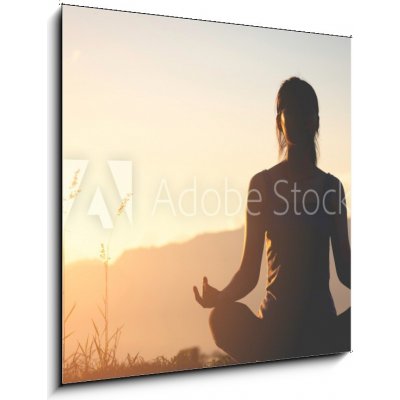 Skleněný obraz 1D - 50 x 50 cm - silhouette fitness girl practicing yoga on mountain silueta fitness dívka cvičí jógu na hoře – Zbozi.Blesk.cz