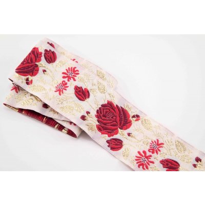 Krojová stuha - lomená bílá s červenými růžemi a zlatými větvičkami - šíře 5 cm – Hledejceny.cz
