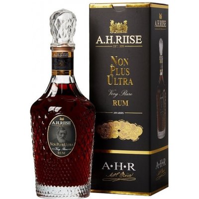 A. H. Riise Non Plus Ultra Rum 42 % 0,7 l (karton)