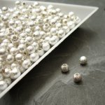 Kovové kuličky vroubkované 4mm - stříbrné - 10 ks – Sleviste.cz