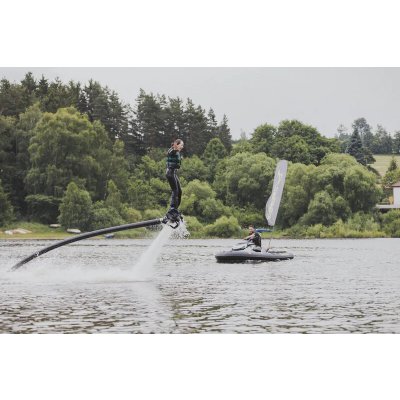 Flyboardová rozlučka se svobodou – Hledejceny.cz