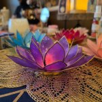 Lotosový svícen z Capiz lastur lila – Zboží Dáma