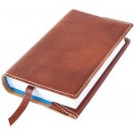 Variabilní kožený obal na knihu se záložkou kůže měděná – Zboží Dáma Variabilní kožený obal na knihu se záložkou kůže měděná – Zboží Dáma