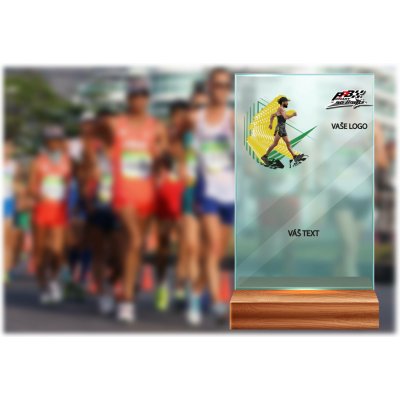 Skleněná trofej na dřevěném podstavci Chůze Výška: 17 cm – Hledejceny.cz