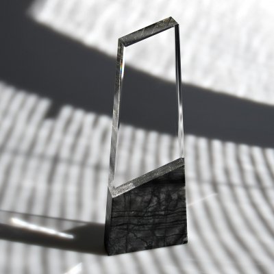 Trofej kosá s šedým mramorem – Zboží Dáma