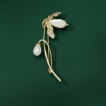 Éternelle brož s perlou a zirkony Elvira květina B2301-20221306 zlatá