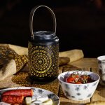 Dekorativní solární kovová lucerna – Sleviste.cz