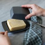 Máslenka RIO, korálová, KOZIOL barva antracitová – Hledejceny.cz