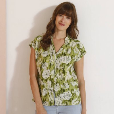 Halenka na knoflíčky s výstřihem do V a květinovým potiskem mechová – Zboží Dáma