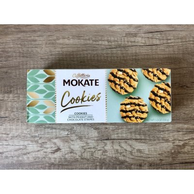 Mokate Cookies s kousky arašídů polévané čokoládou 150 g