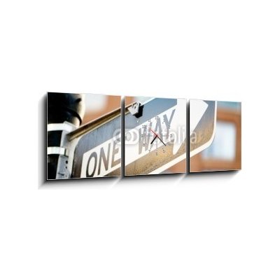 Obraz s hodinami 3D třídílný - 150 x 50 cm - Street sign on the bright day Označení ulice v jasném dni