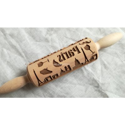 GoodyWoody Embosovaný dřevěný váleček na těsto 24 cm – motiv Paříž – Hledejceny.cz