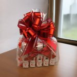 Sladký dárkový balíček s čokoládou Kinder a růžemi – Zboží Mobilmania