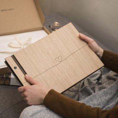 Dřevěné fotoalbum Srdce dubu Počet a barva papírů: Černé - 50 listů – Zboží Živě