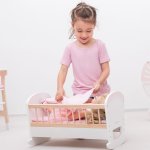 New Classic Toys Dřevěná kolébka pro panenky s matrací polštářem a přikrývkou – Zboží Dáma