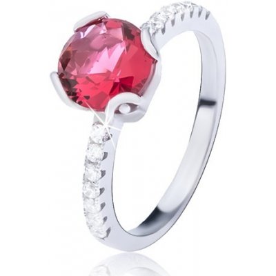 Šperky eshop prsten ze stříbra 925 vystouplý červený kulatý zirkon menší kamínky po stranách BB6.12 – Zboží Mobilmania