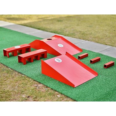 Minigolfové překážky