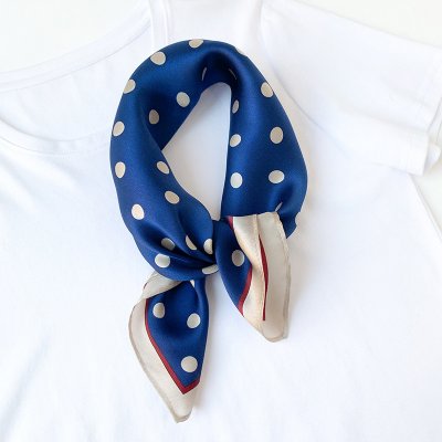 hedvábný šátek modrý s krémovými puntíky – Hledejceny.cz