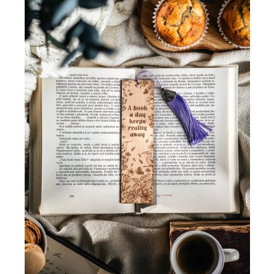 Dřevěná záložka: A book a day keeps reality away - buk – Hledejceny.cz