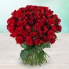 Květina 100ks krátkých červených růží v kytici - 30cm (S)