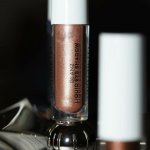 Und Gretel Organický tekutý oční stín glanz Moon Milk 01 2 ml – Hledejceny.cz