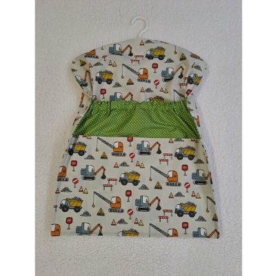 Pro útulný domov kapsář na ramínko + pytlík na bačkůrky Stavební stroje se zelenou – Sleviste.cz