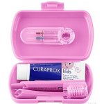 CURAPROX Kids travel set růžový 1x zubní kartáček, 2x mezizubní kartáček CPS, 1x zubní pasta meloun 6+ 10 ml, 1x nálepka – Sleviste.cz